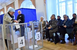 Khối Poroshenko tạm dẫn đầu bầu cử Ukraine